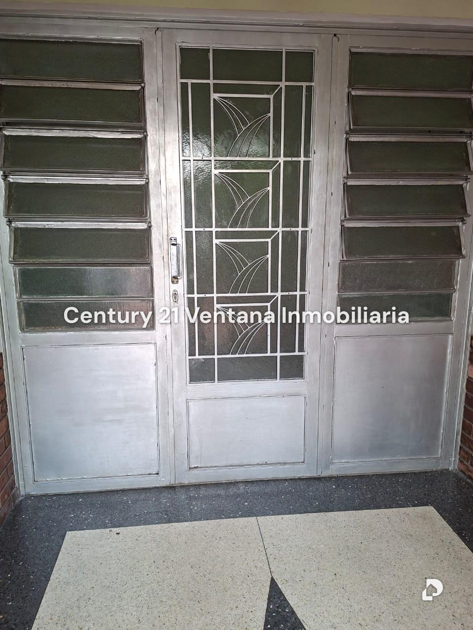 Local comercial en Plaza Venezuela, Caracas – 1