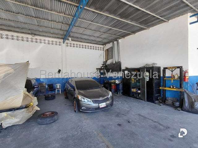 Local comercial en Parroquia Urbana San José, Valencia – 17