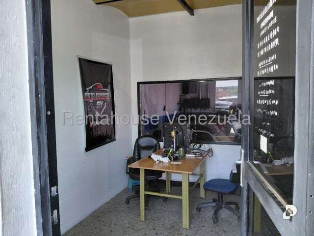 Local comercial en Parroquia Urbana San José, Valencia – 11
