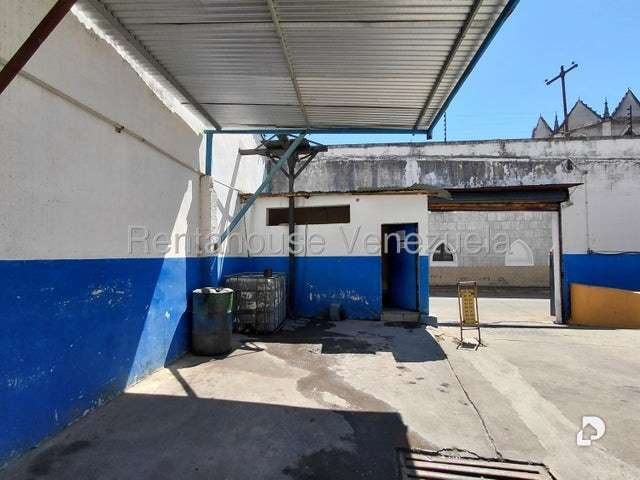 Local comercial en Parroquia Urbana San José, Valencia – 1