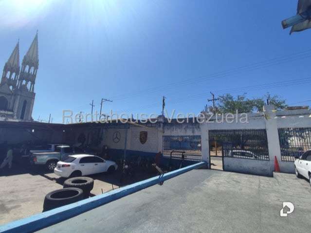 Local comercial en Parroquia Urbana San José, Valencia – 24