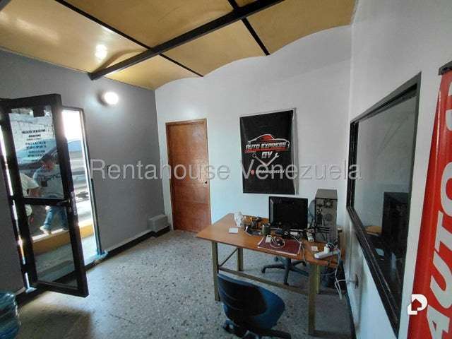 Local comercial en Parroquia Urbana San José, Valencia – 14