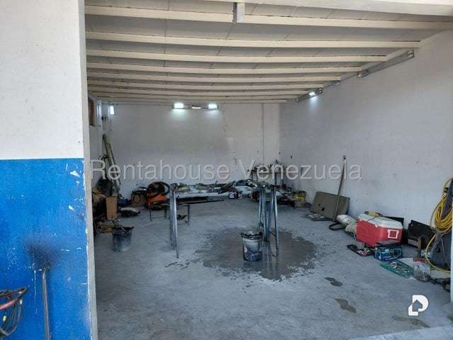 Local comercial en Parroquia Urbana San José, Valencia – 18