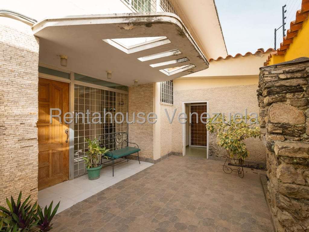 House in Prados del Este, Caracas - 1