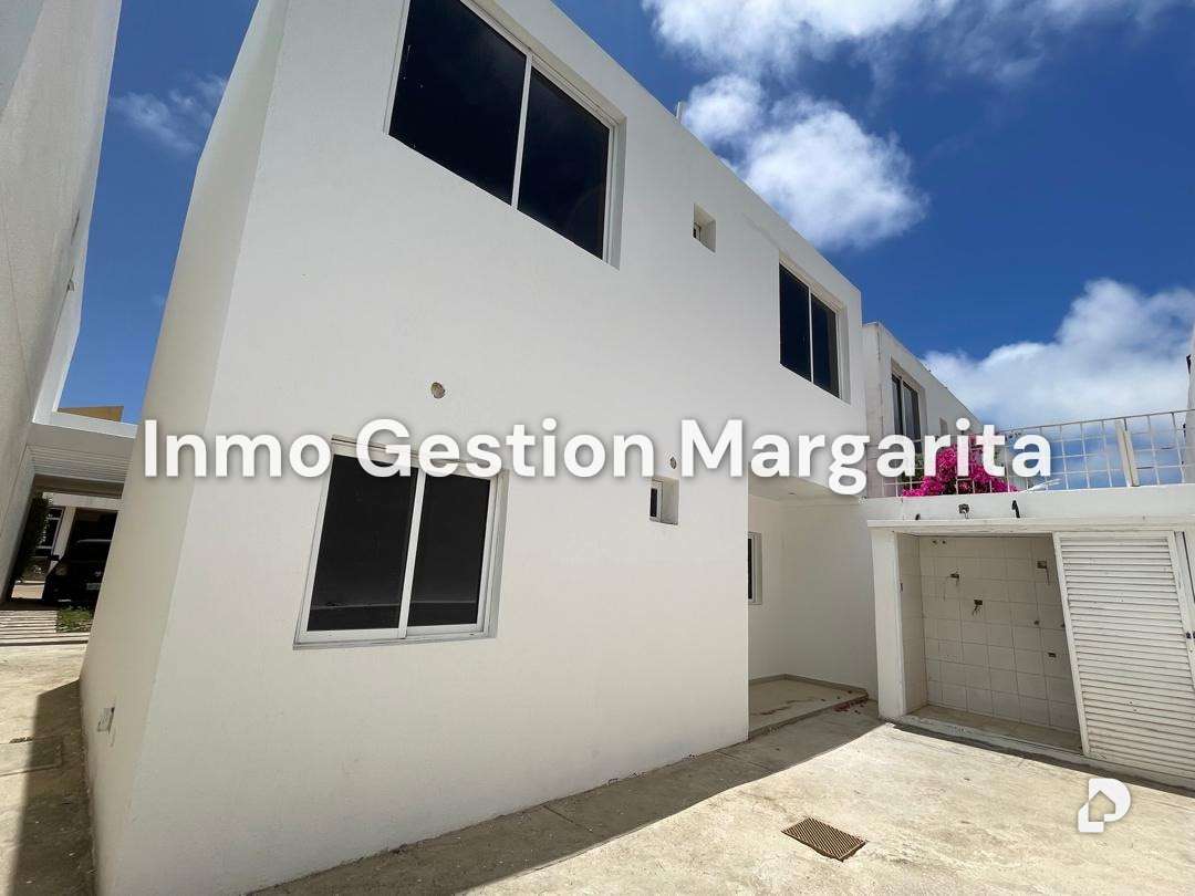 Townhouse en Los Robles, Porlamar – 4