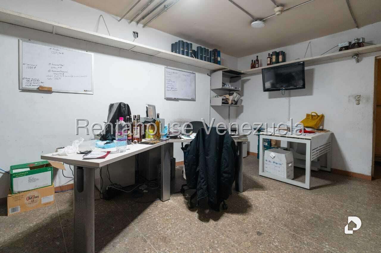 Local comercial en Parroquia Santa Rosalía, Caracas – 17