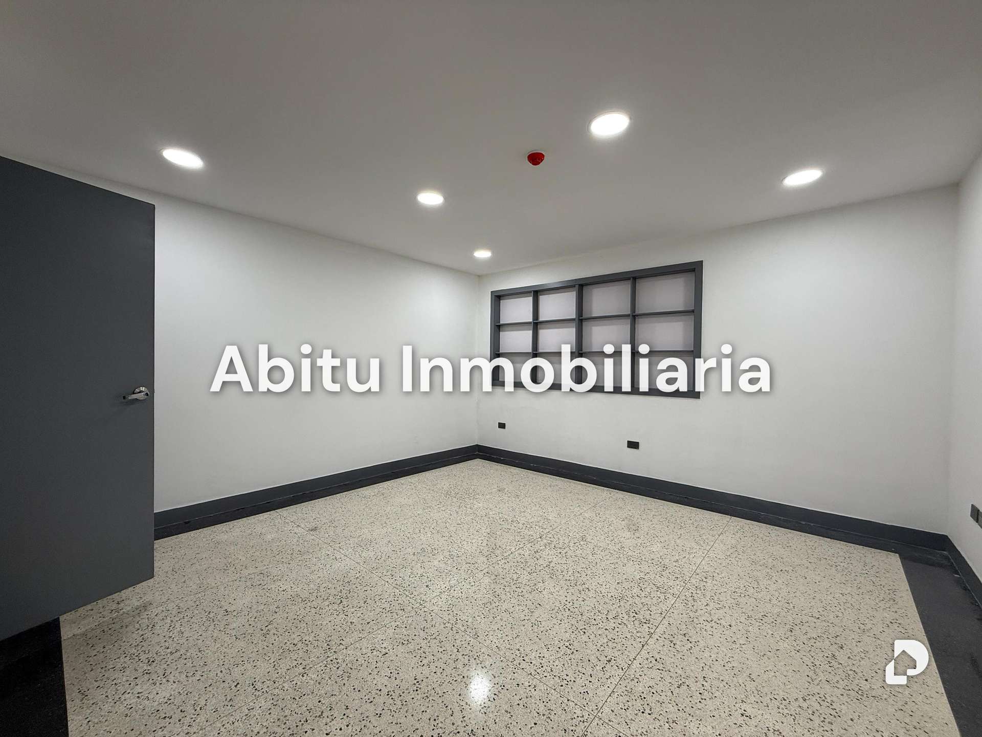 Local comercial en San Román, Caracas – 13