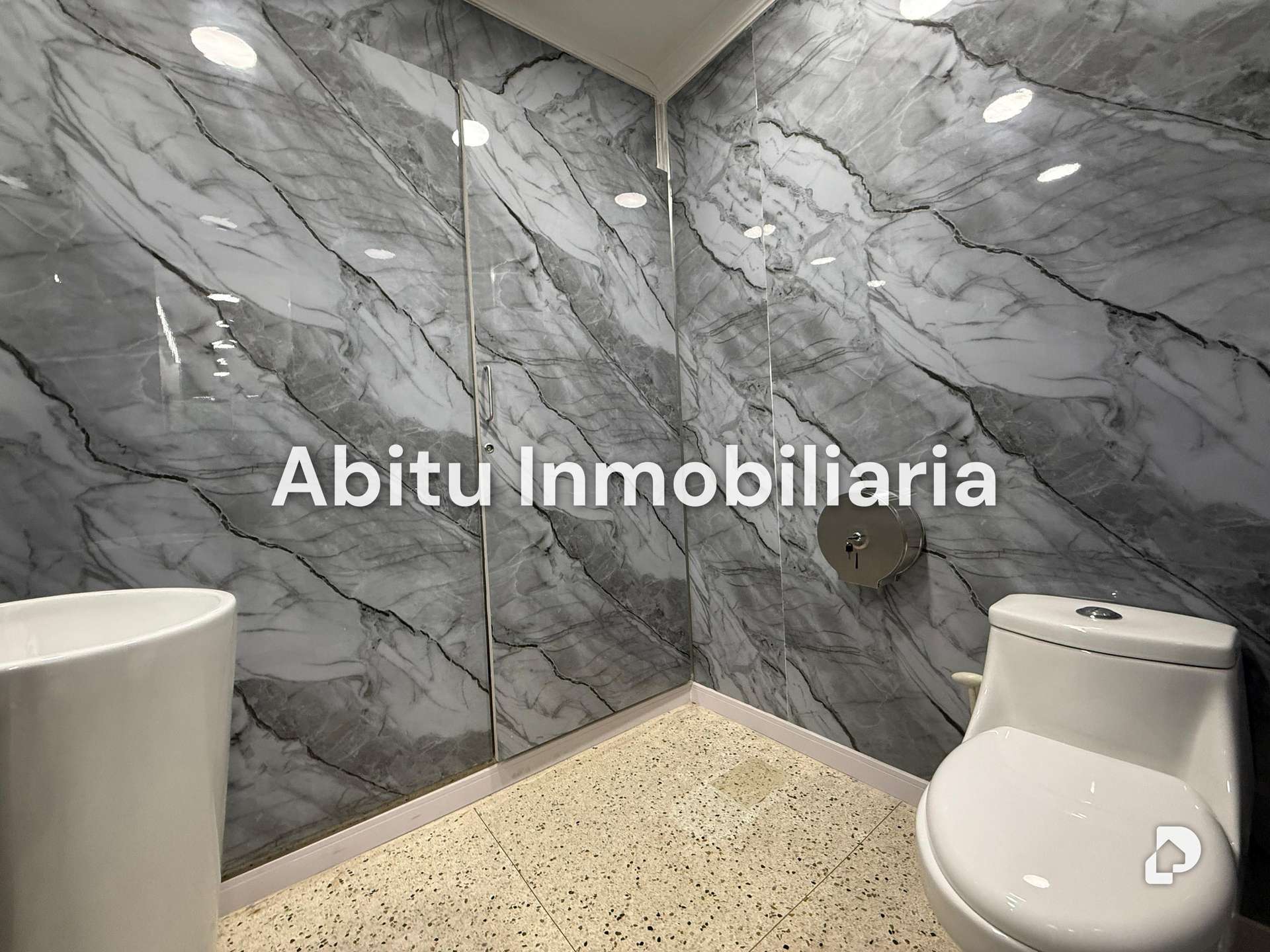 Local comercial en San Román, Caracas – 21