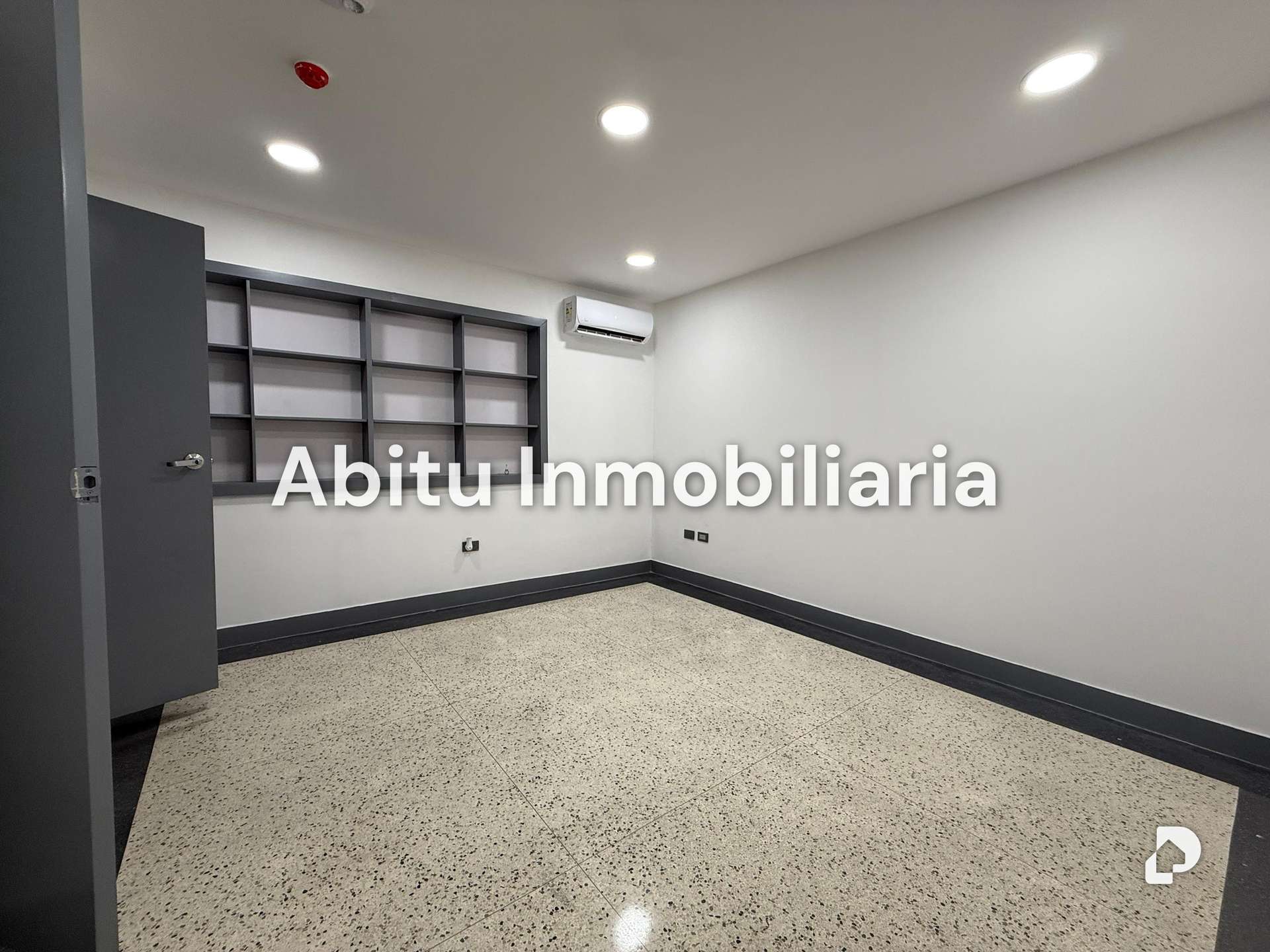 Local comercial en San Román, Caracas – 12