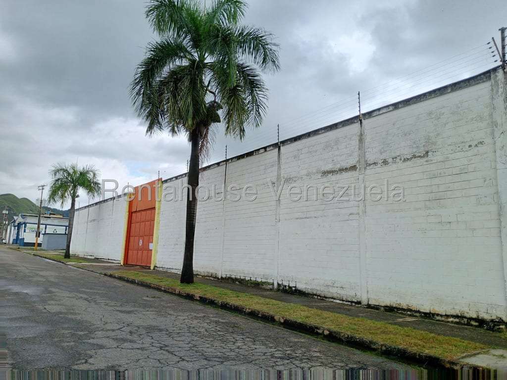 Local comercial en Valencia - 1