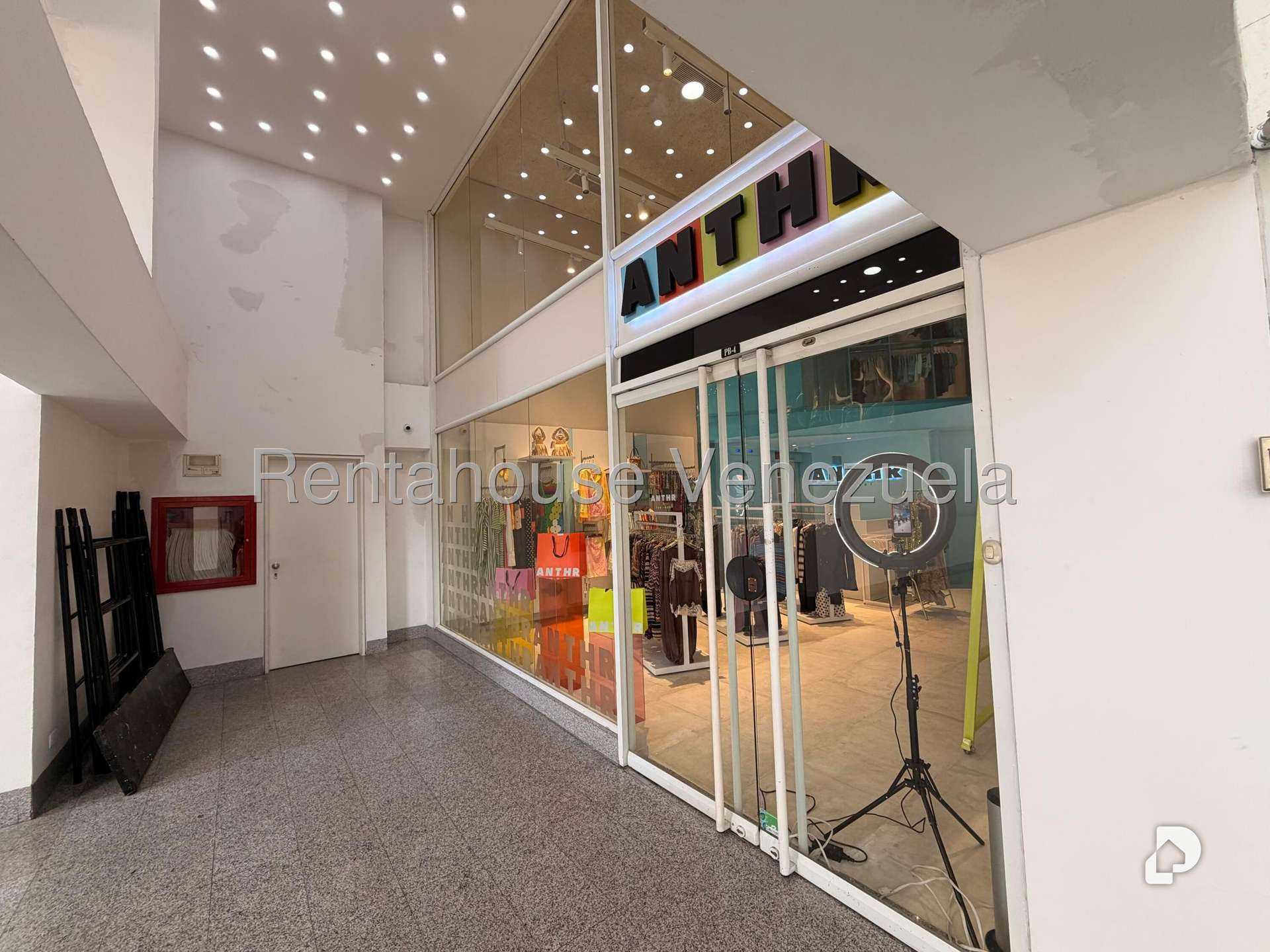 Local comercial en Las Mercedes, Caracas – 36