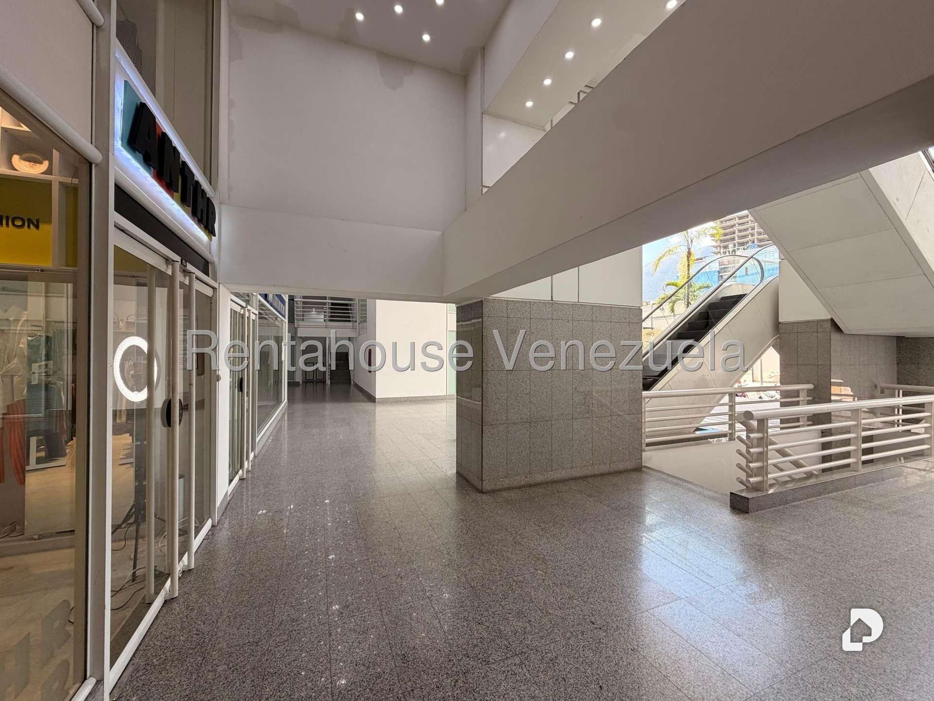 Local comercial en Las Mercedes, Caracas – 5