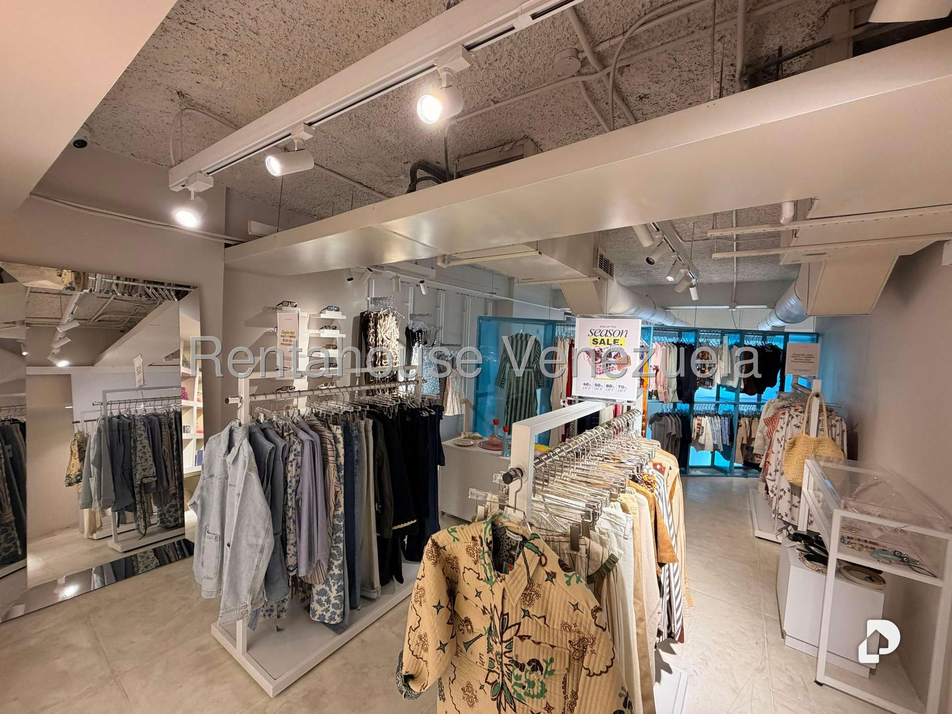 Local comercial en Las Mercedes, Caracas – 28