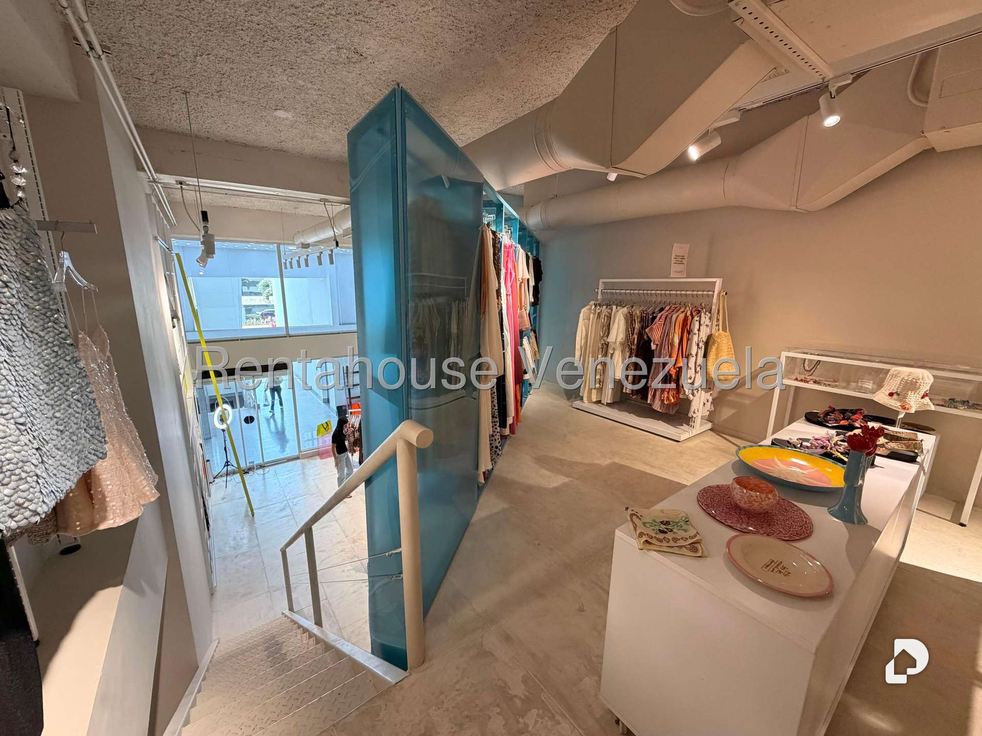 Local comercial en Las Mercedes, Caracas – 24
