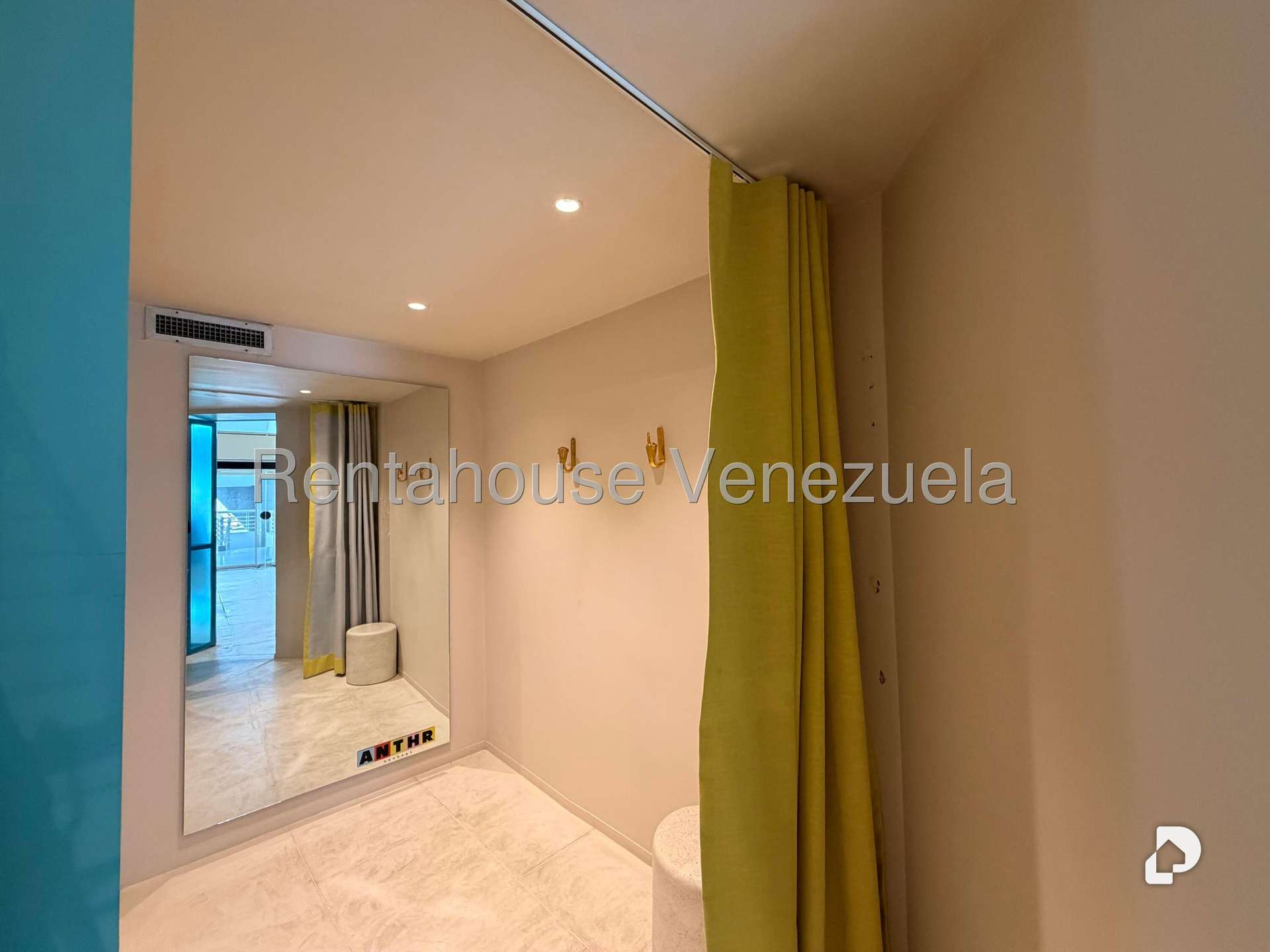 Local comercial en Las Mercedes, Caracas – 16
