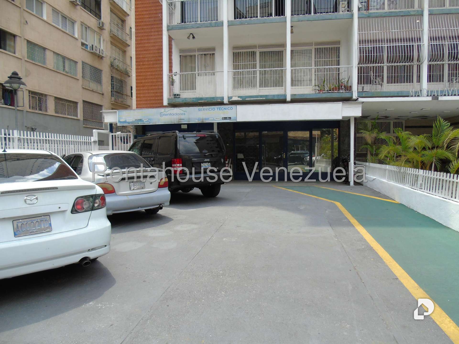 Local comercial en Los Palos Grandes, Caracas – 11