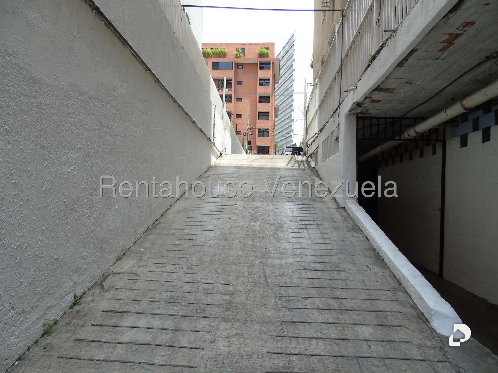 Local comercial en Los Palos Grandes, Caracas – 47