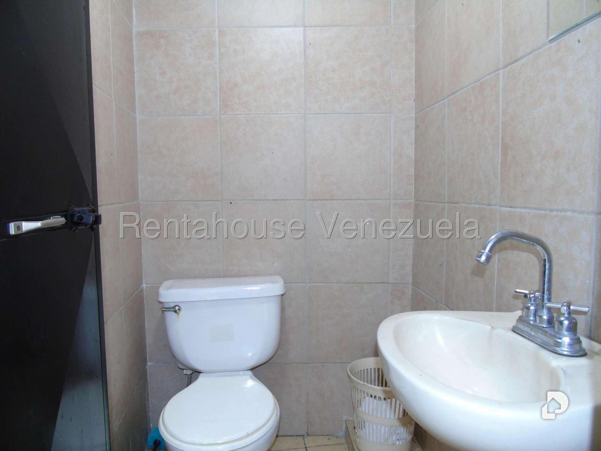 Local comercial en Los Palos Grandes, Caracas – 23