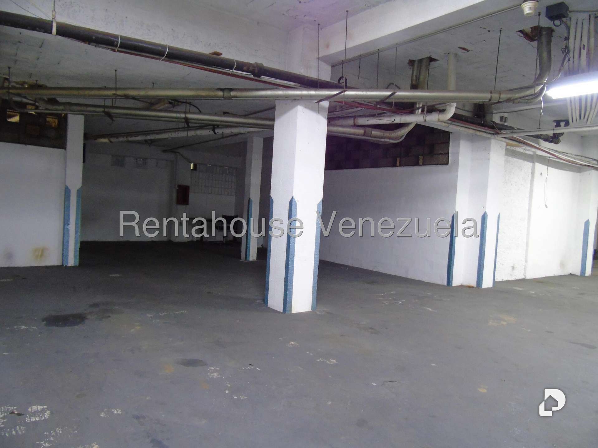 Local comercial en Los Palos Grandes, Caracas – 28
