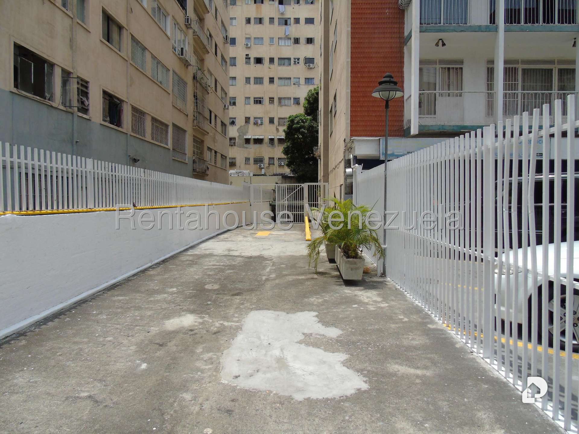 Local comercial en Los Palos Grandes, Caracas – 7