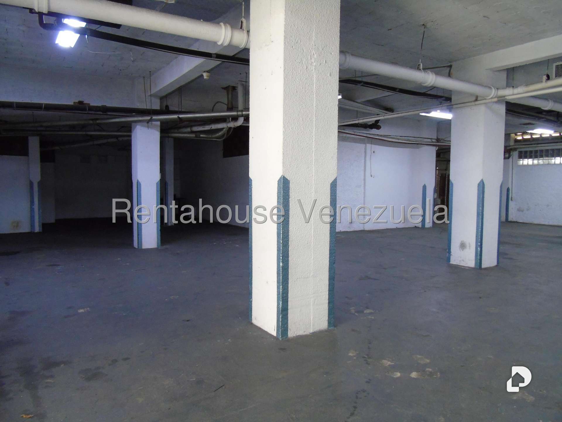 Local comercial en Los Palos Grandes, Caracas – 51