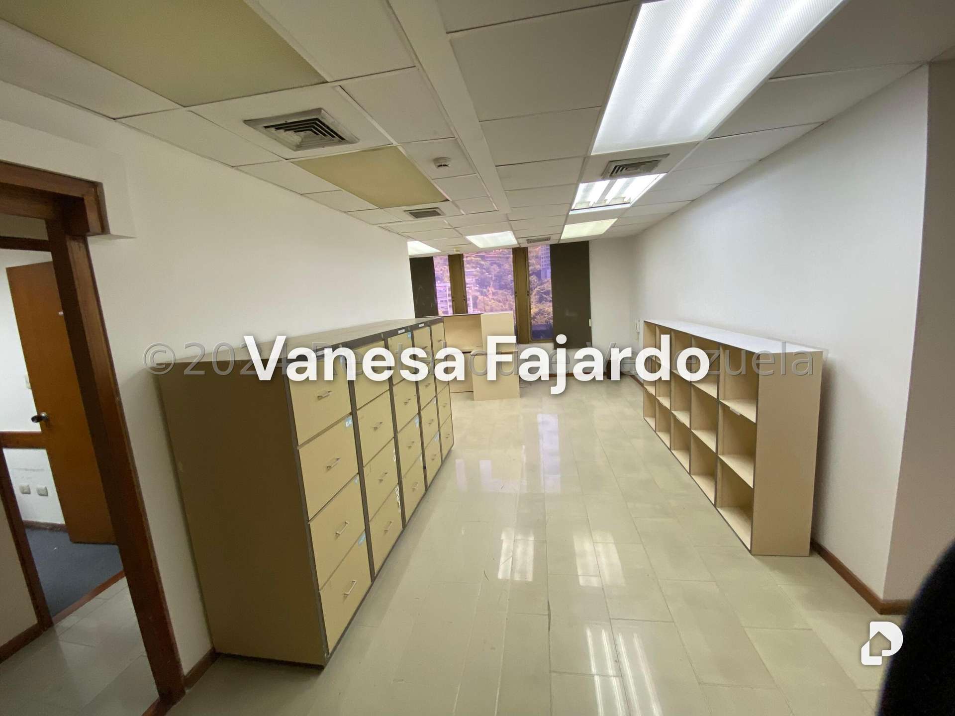 Oficina en Las Mercedes, Caracas – 27