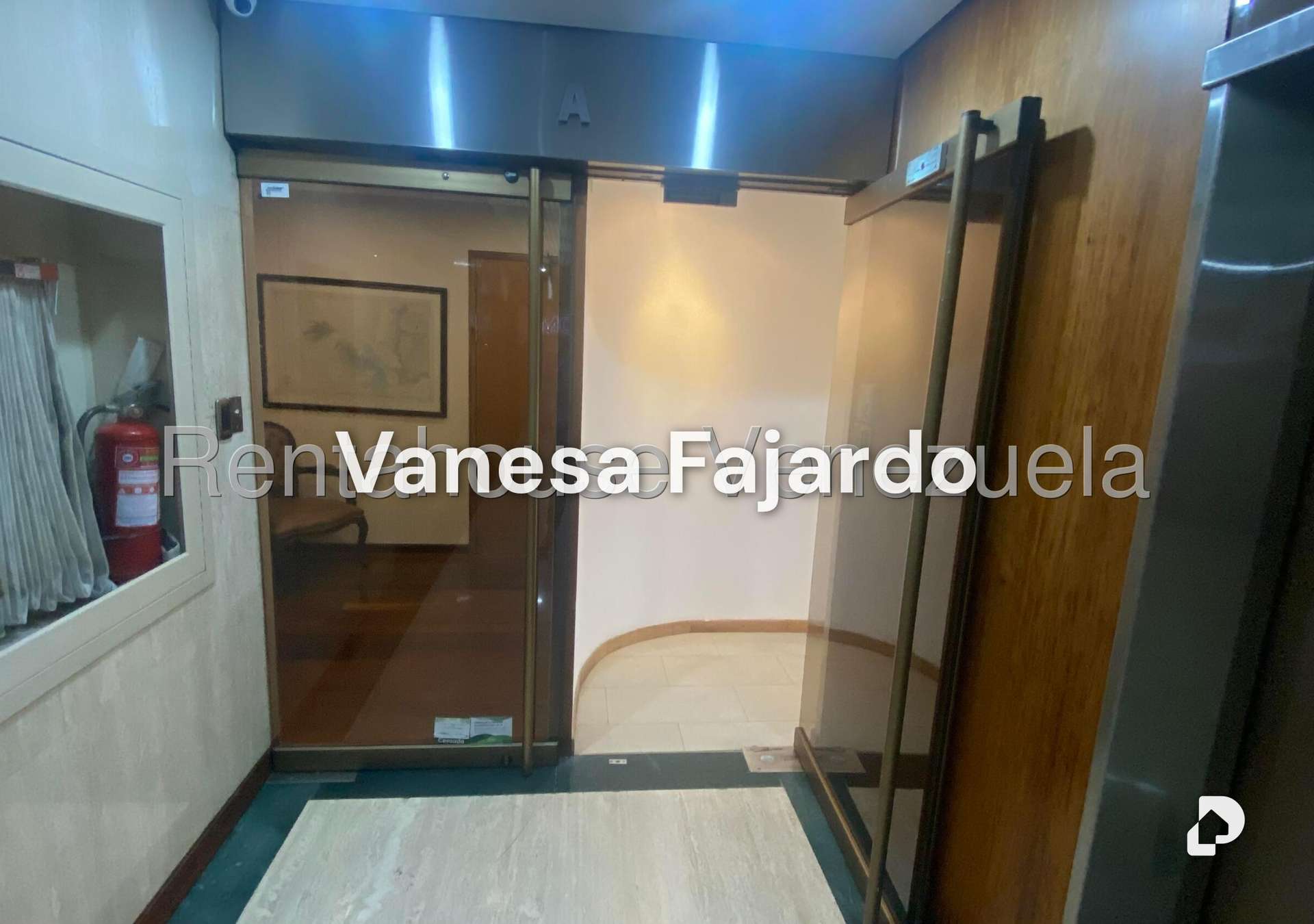 Oficina en Las Mercedes, Caracas – 24