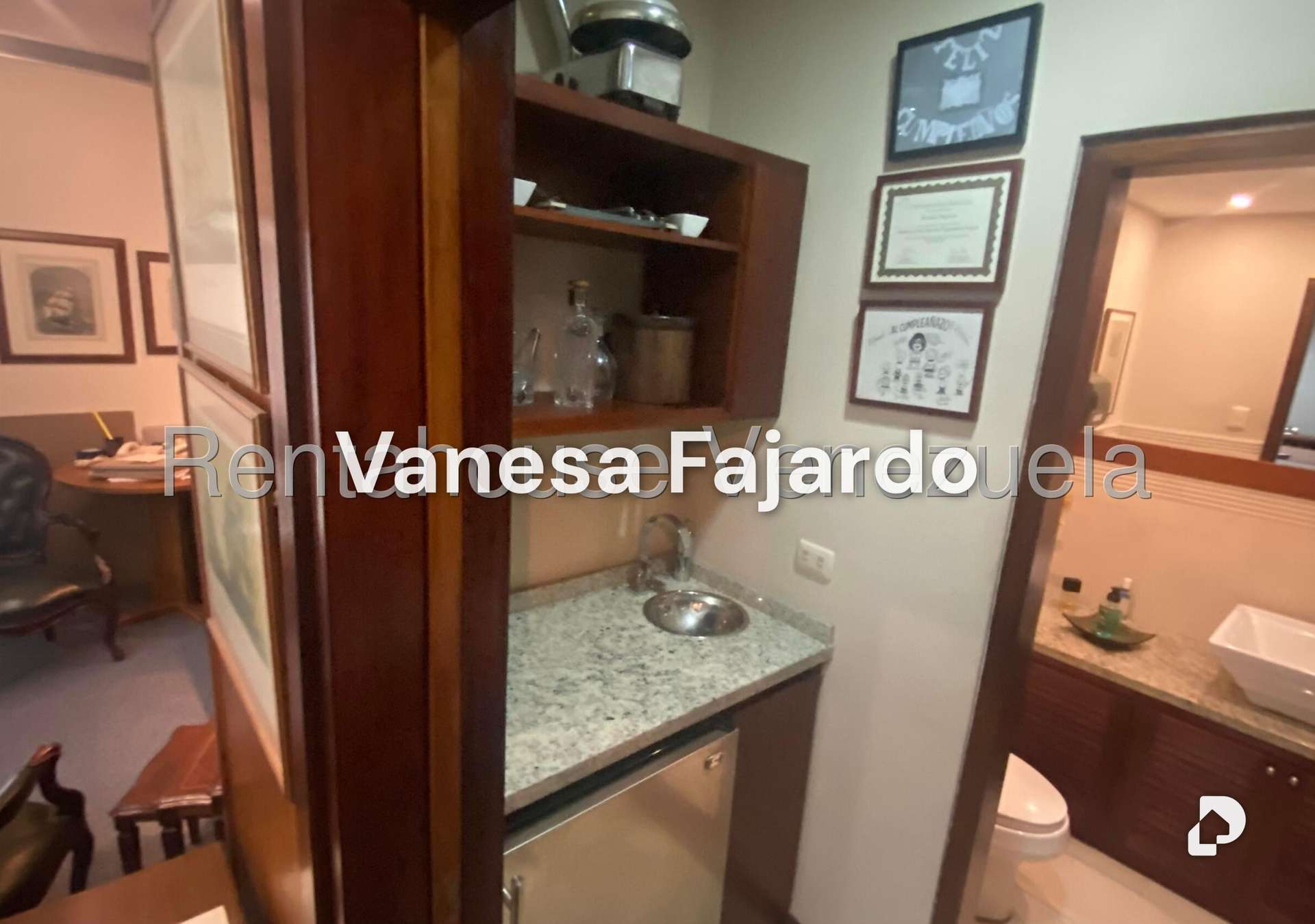 Oficina en Las Mercedes, Caracas – 11