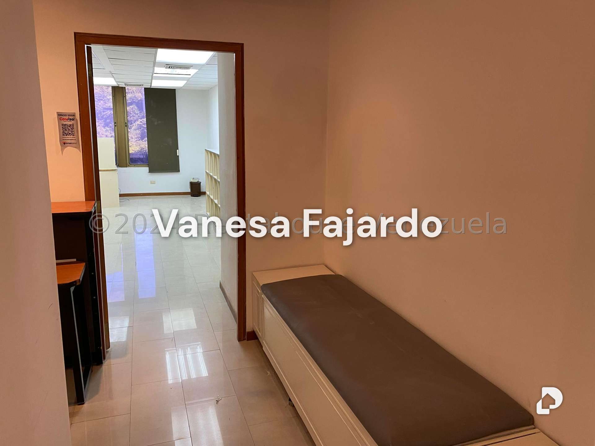 Oficina en Las Mercedes, Caracas – 26