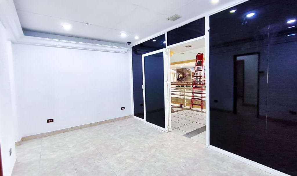 Local comercial en El Tambor, Altos Mirandinos - 1