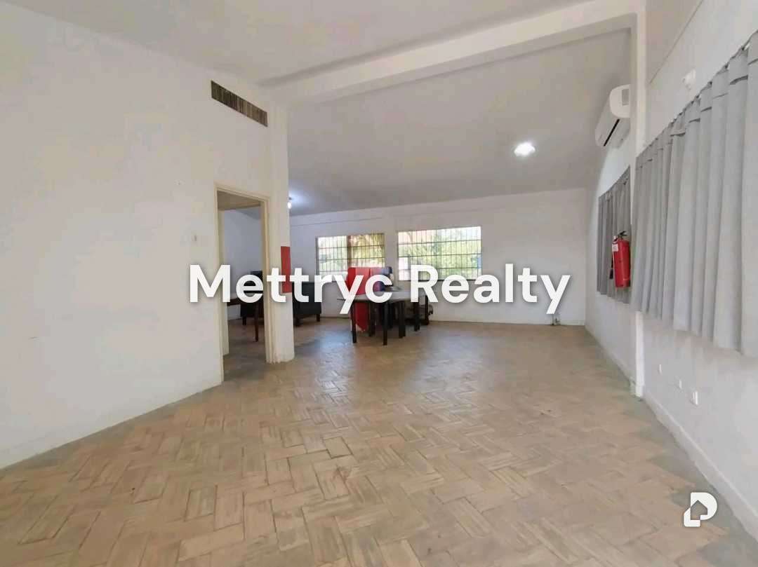 Local comercial en Complejo Los Jarales, Valencia – 4