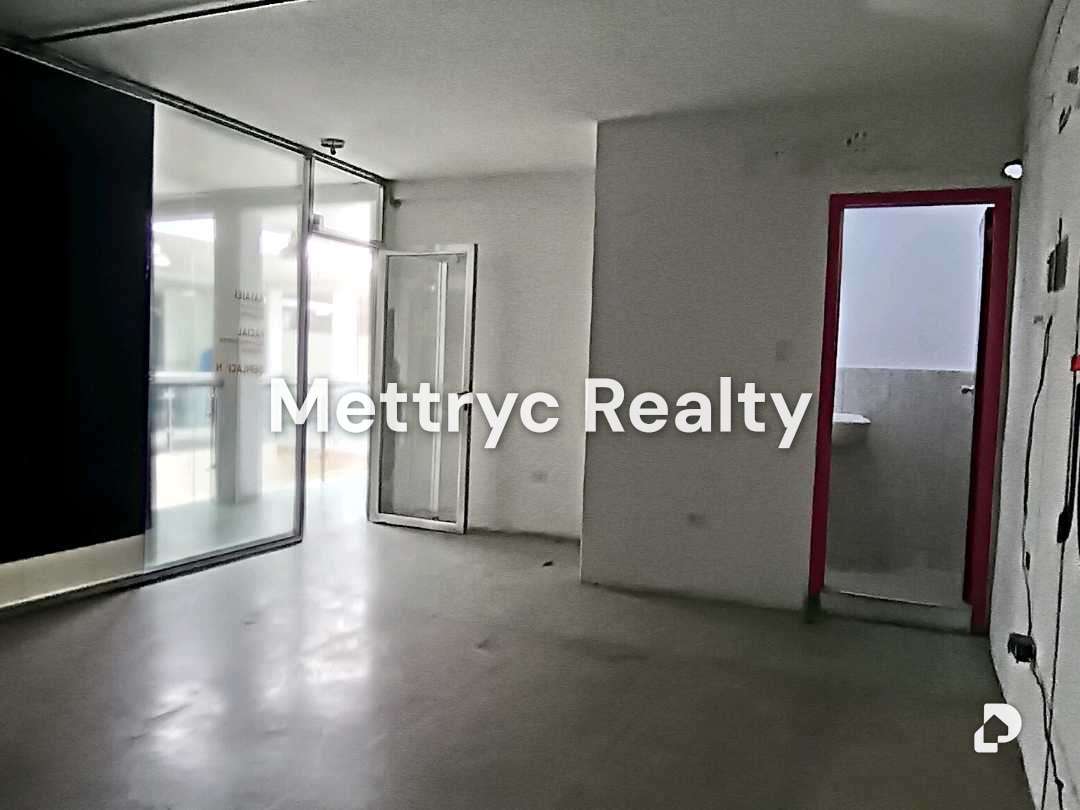 Local comercial en Catedral, Valencia – 2