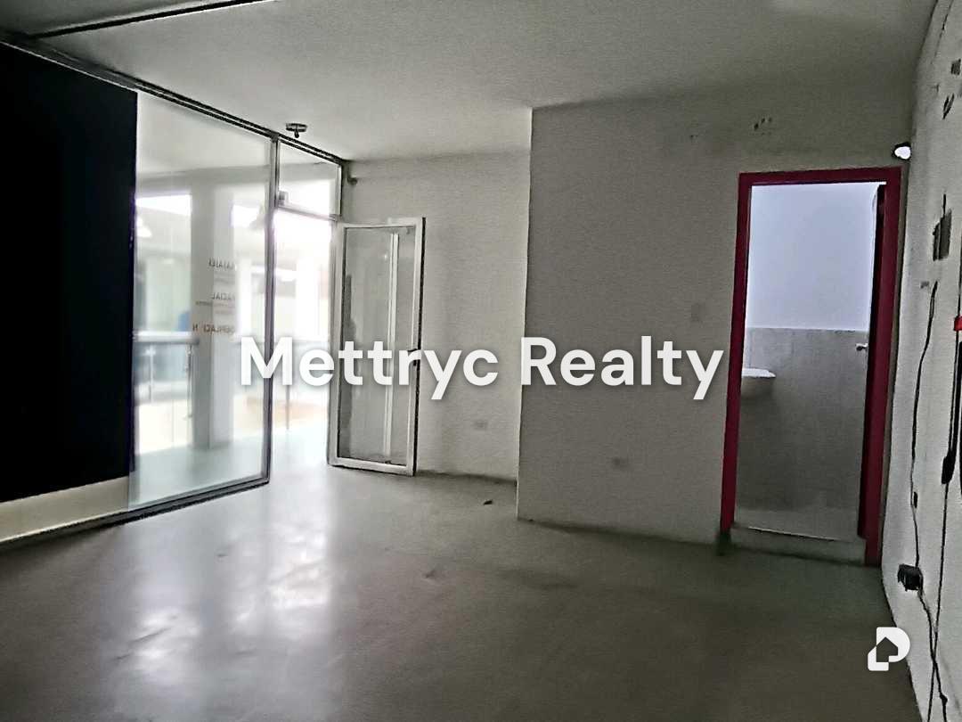 Local comercial en Catedral, Valencia – 2