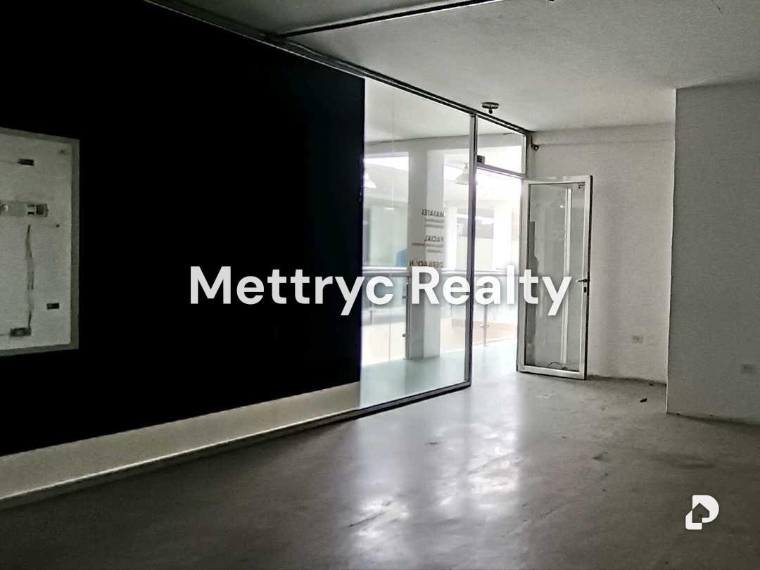 Local comercial en Catedral, Valencia – 1