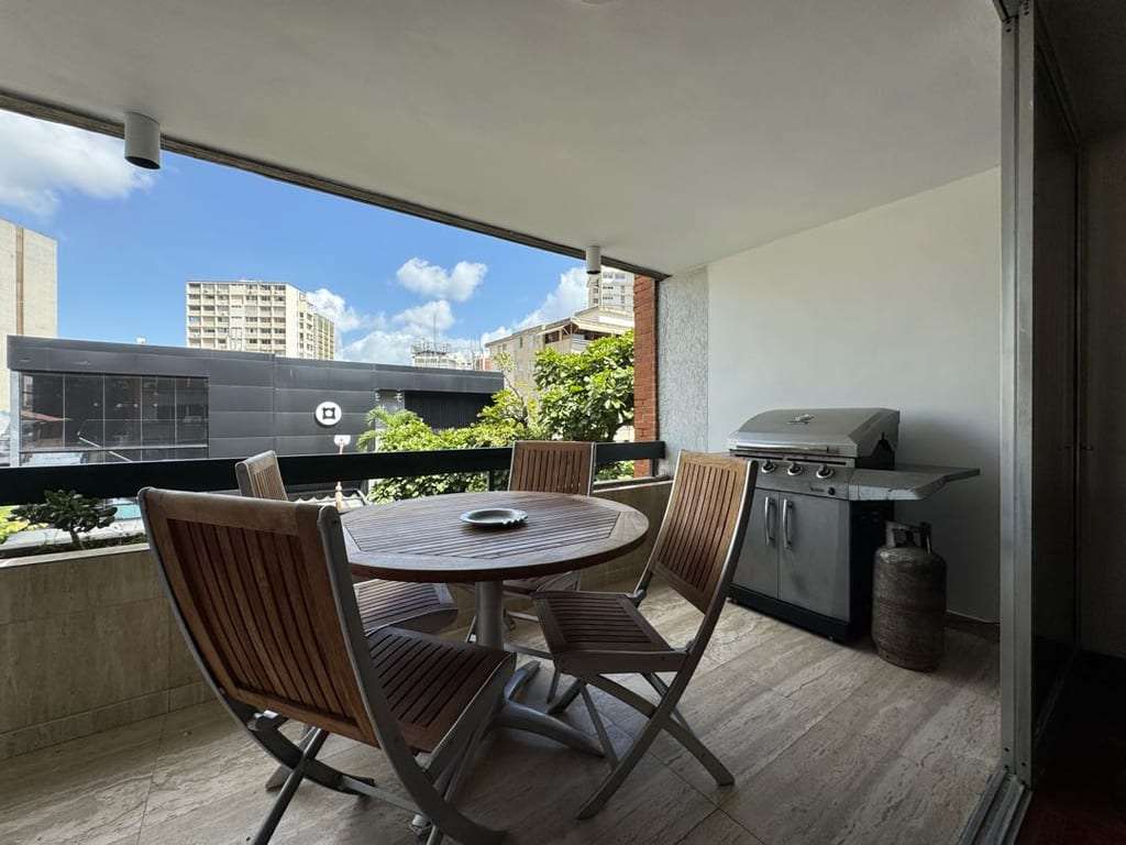 Apartamento en Altamira, Caracas - 1