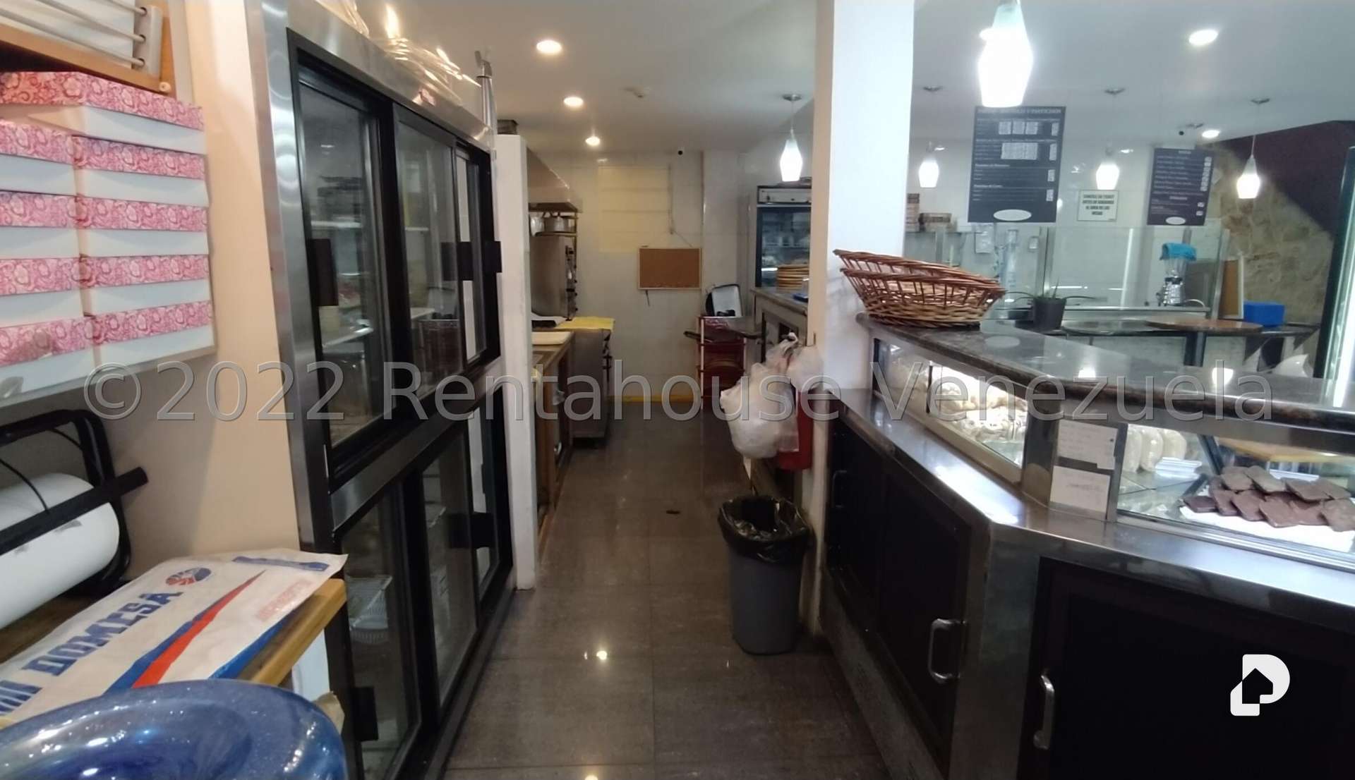 Local comercial en Los Chaguaramos, Caracas – 11
