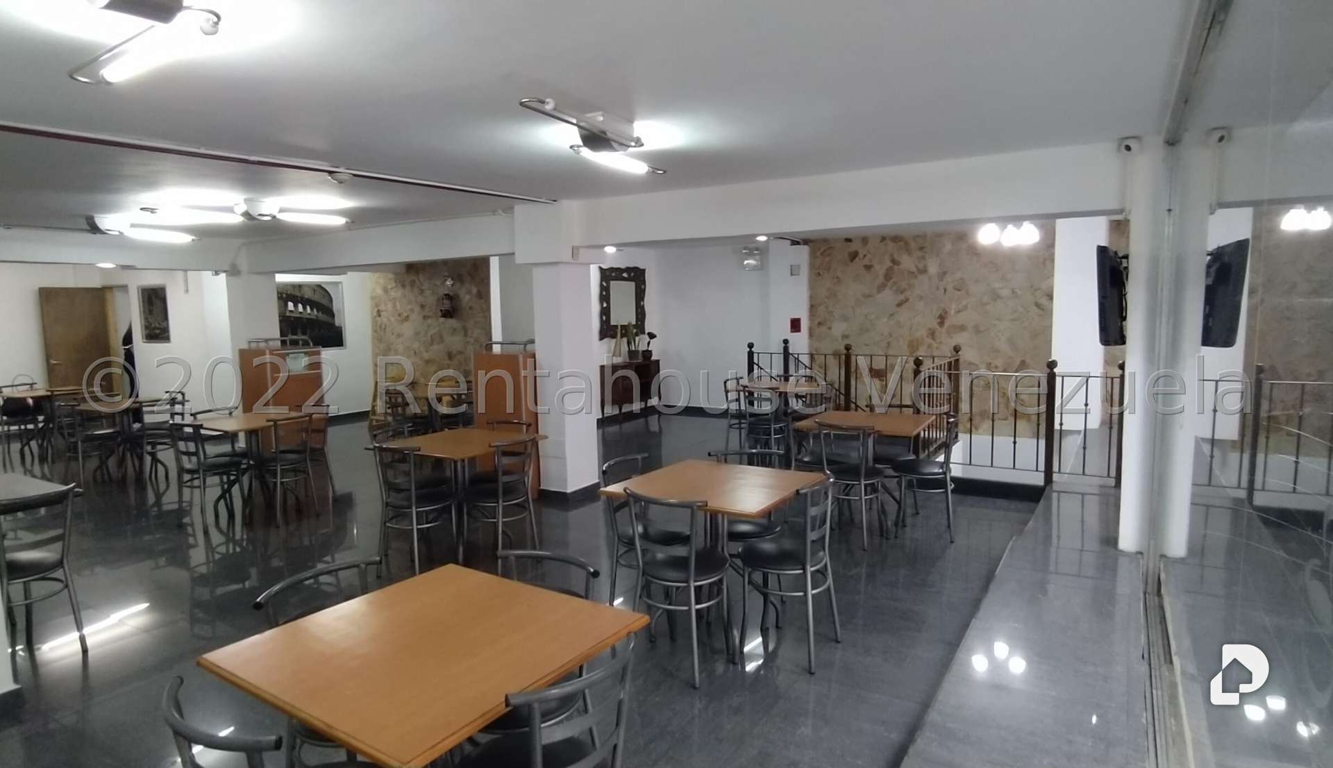 Local comercial en Los Chaguaramos, Caracas – 17