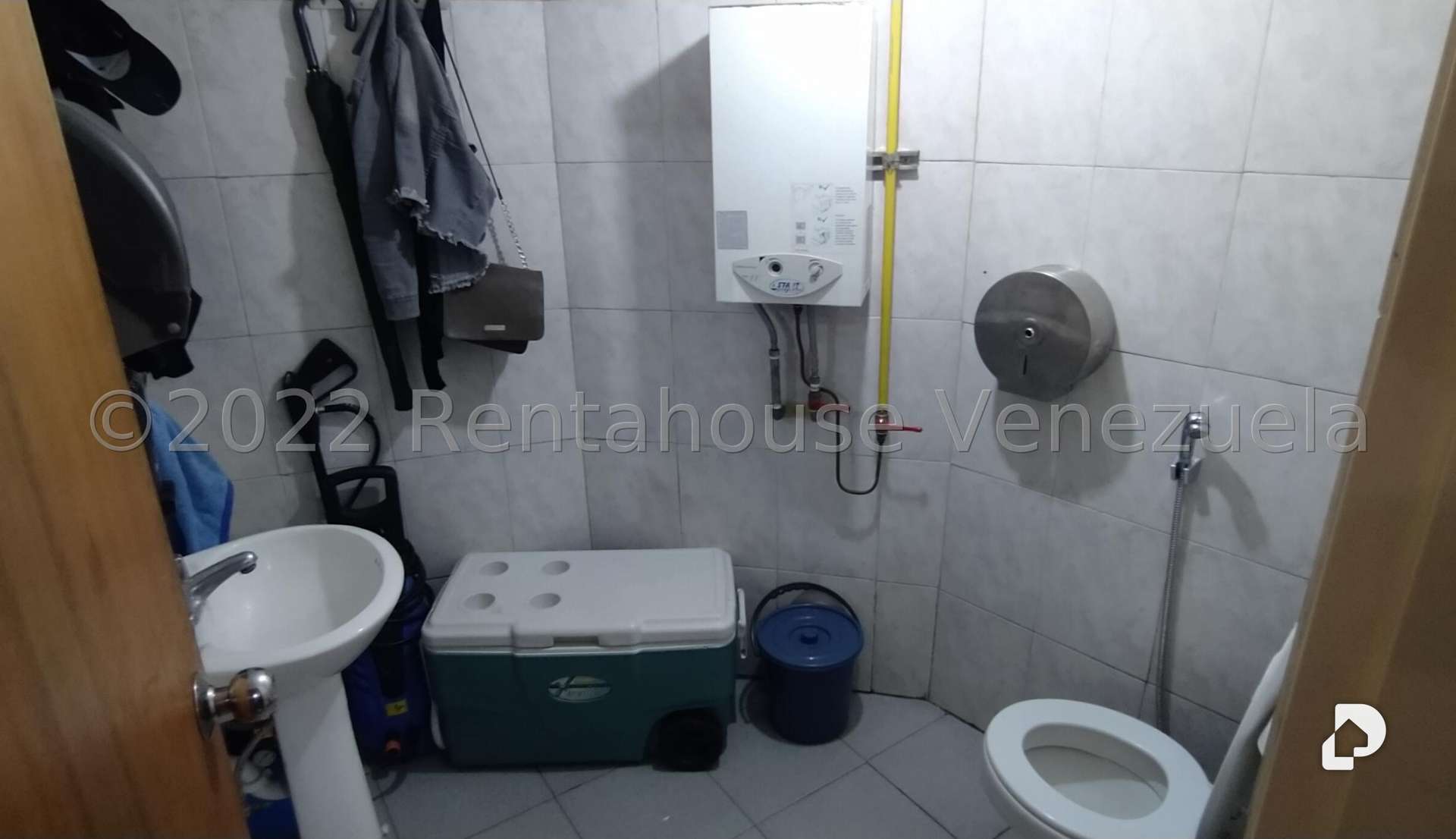 Local comercial en Los Chaguaramos, Caracas – 26