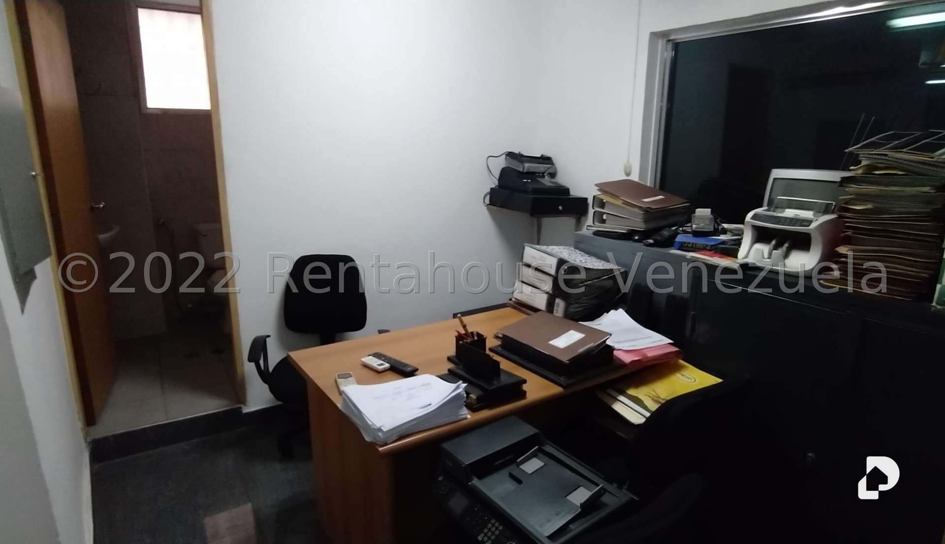 Local comercial en Los Chaguaramos, Caracas – 24