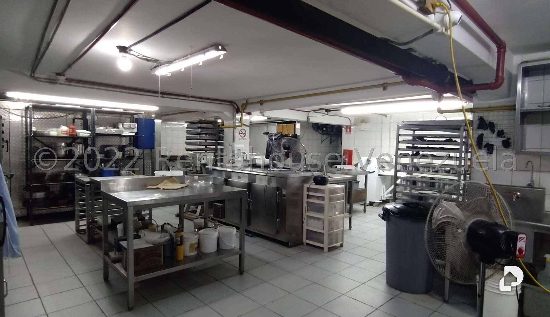 Local comercial en Los Chaguaramos, Caracas – 29