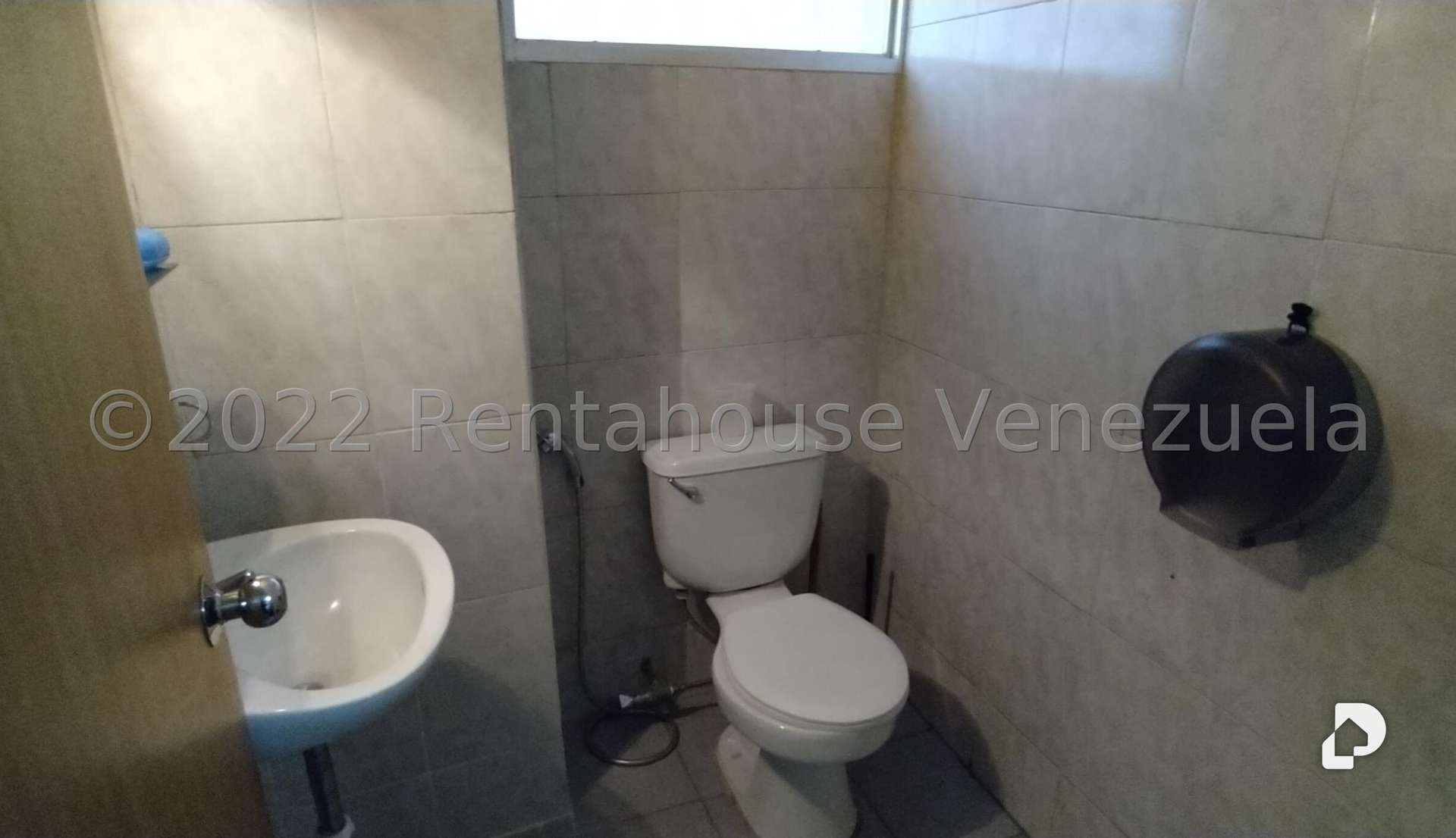 Local comercial en Los Chaguaramos, Caracas – 25