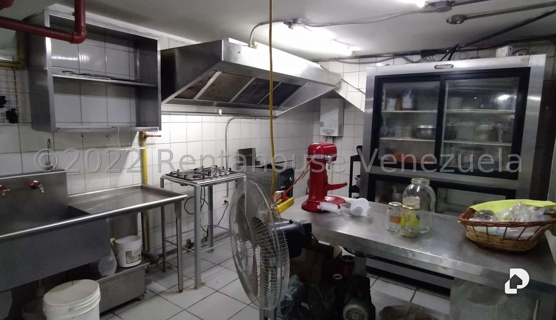 Local comercial en Los Chaguaramos, Caracas – 30