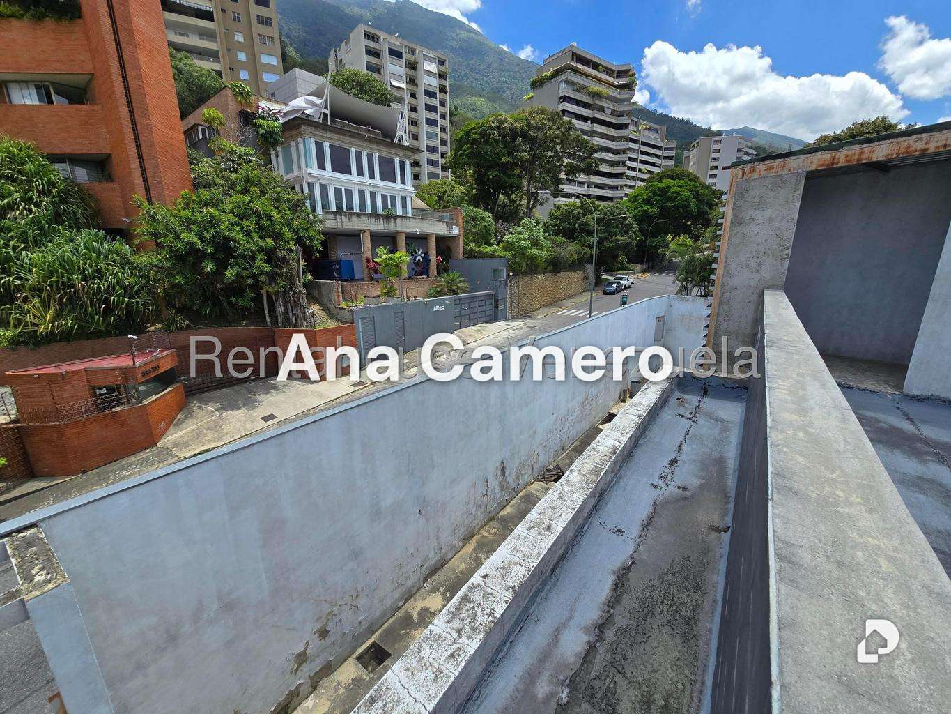 Casa en Altamira, Caracas – 25