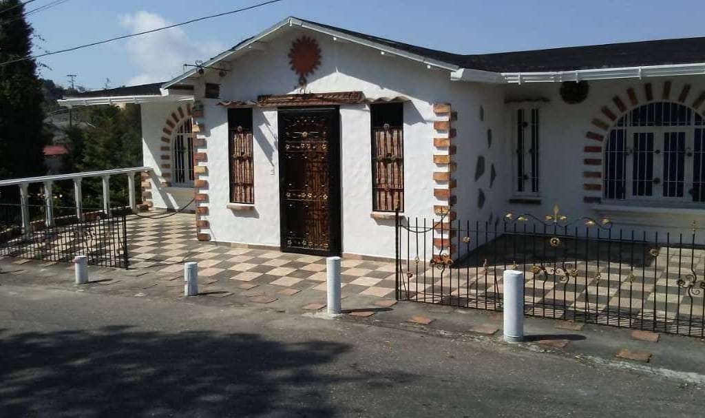 House in El Limón, Altos Mirandinos - 1
