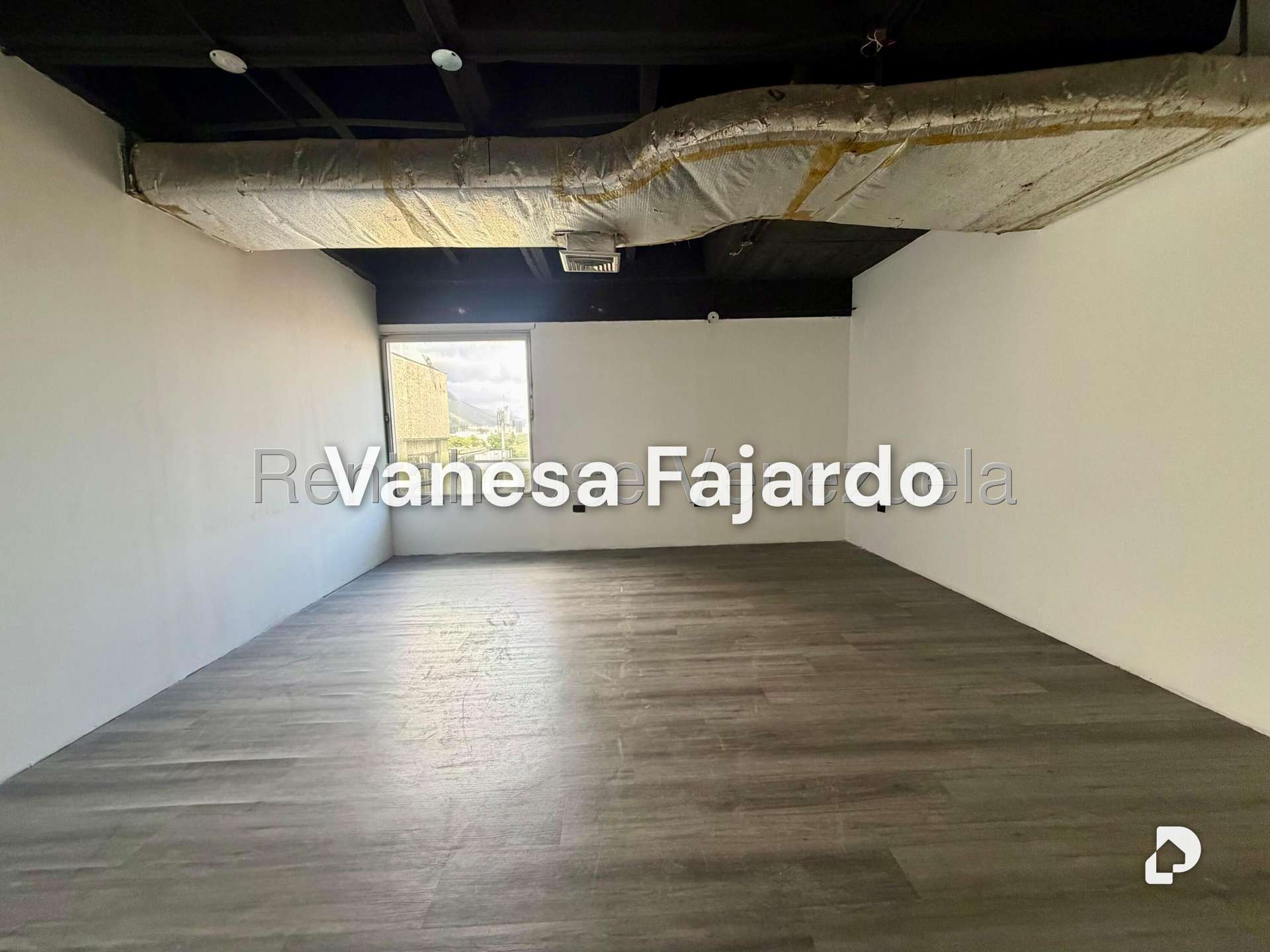 Oficina en Chuao, Caracas – 11