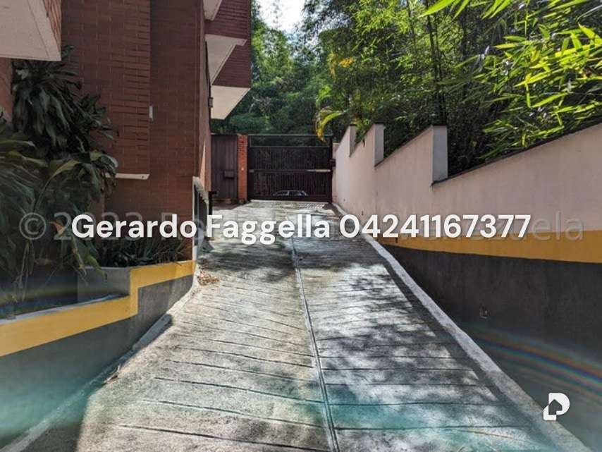 Casa en Urbanización Miranda, Caracas – 19