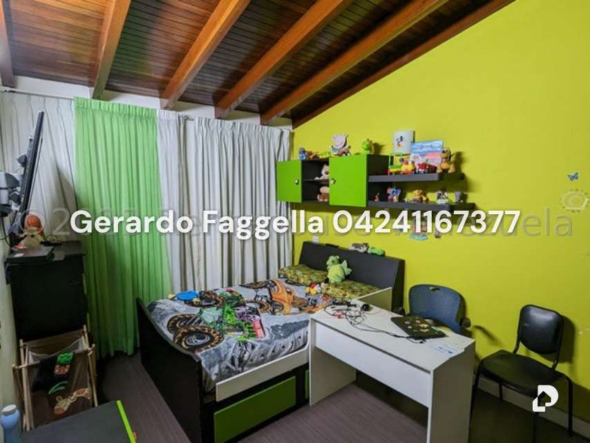 Casa en Urbanización Miranda, Caracas – 13