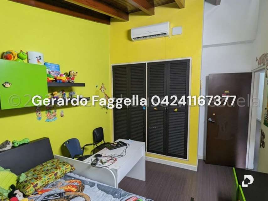 Casa en Urbanización Miranda, Caracas – 14