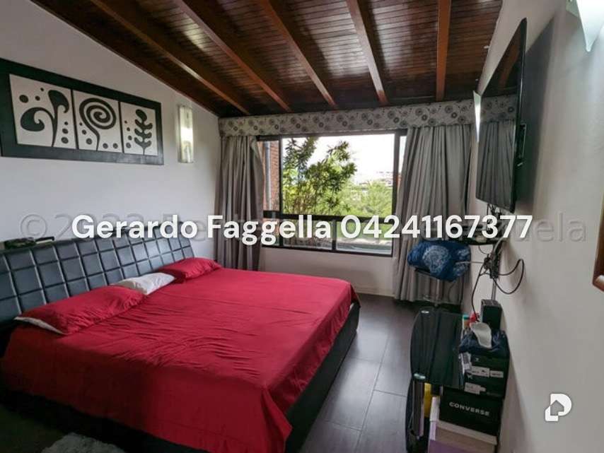 Casa en Urbanización Miranda, Caracas – 15