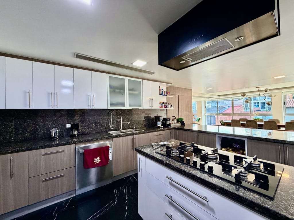 Penthouse en Los Naranjos (Las Mercedes), Caracas